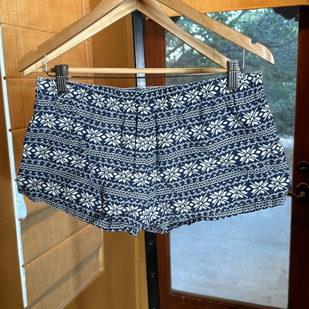Aerie Blue White Snowflake Pajama Shorts Nordic Fair Isle Lounge Size Medium - Picture 8 of 8